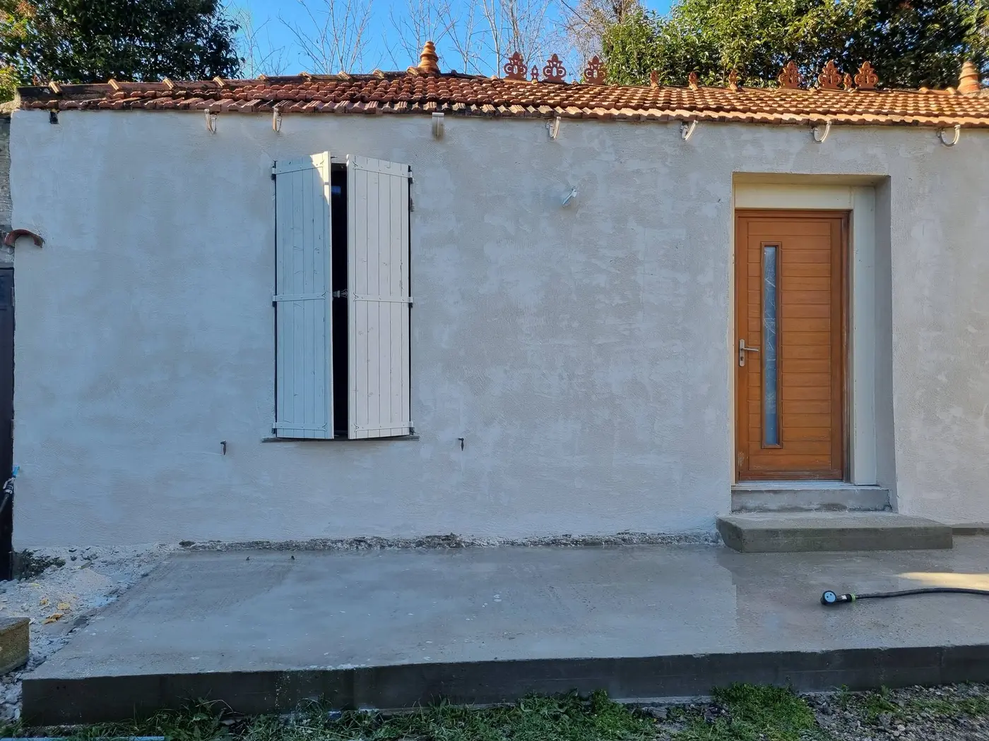 Mas en pierre — façade enduite