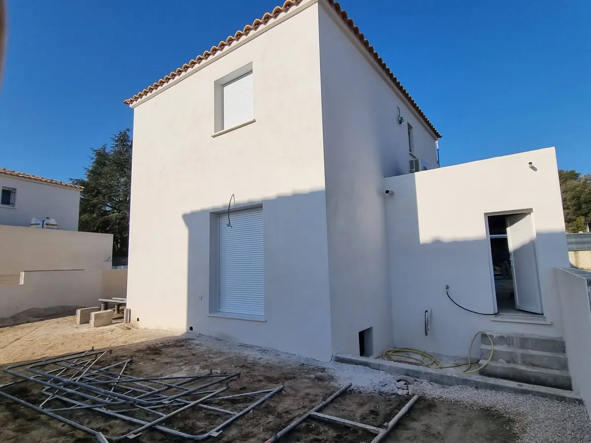 Maison neuve terminée avec son enduit de finition
